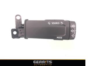 Used Steering wheel mounted radio control Renault Clio V (RJAB) 1.6 E-Tech 140 16V Price € 27,48 Margin scheme offered by Gerrits Automotive