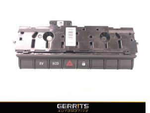 Used Panic lighting switch Renault Clio V (RJAB) 1.6 E-Tech 140 16V Price € 54,98 Margin scheme offered by Gerrits Automotive