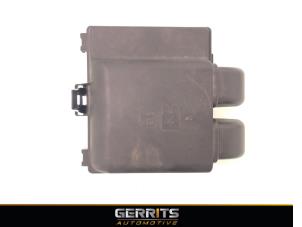 Używane Skrzynka bezpieczników Ford Fiesta 7 1.0 EcoBoost 12V 100 Cena € 21,98 Procedura marży oferowane przez Gerrits Automotive