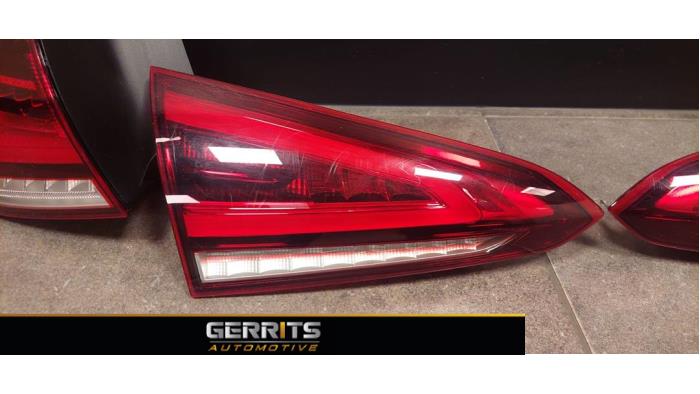 Set of taillights, left + right from a Mercedes-Benz A (177.0) 2.0 A-250 Turbo 16V 2018