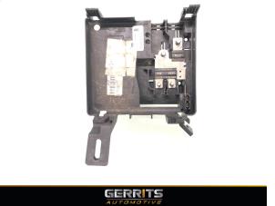 Używane Skrzynka bezpieczników Ford Fiesta 7 1.0 EcoBoost 12V 100 Cena € 38,48 Procedura marży oferowane przez Gerrits Automotive