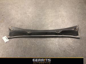 Used Cowl top grille Renault Clio V (RJAB) 1.6 E-Tech 140 16V Price € 54,98 Margin scheme offered by Gerrits Automotive