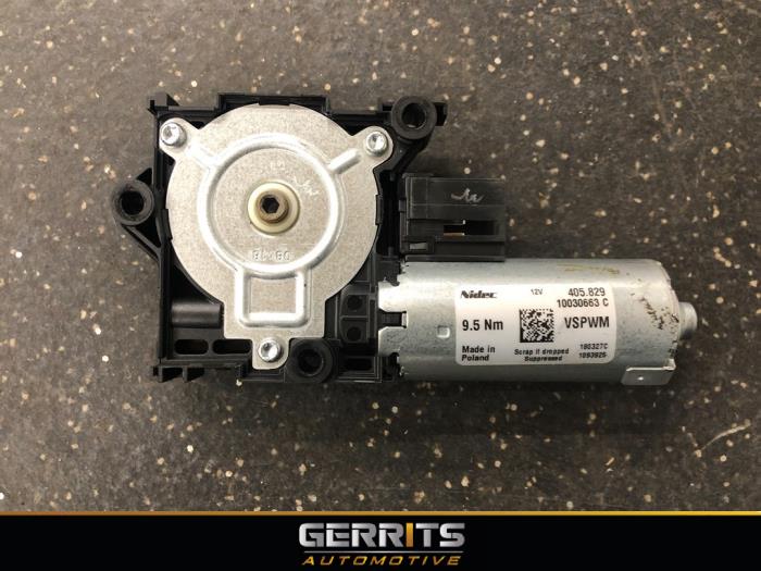 Używane Silnik szyberdachu Mercedes A (177.0) 2.0 A-250 Turbo 16V Cena € 164,98 Procedura marży oferowane przez Gerrits Automotive BV