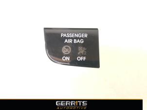 Usados Luz de control de airbag Hyundai iX35 (LM) 1.6 GDI 16V Precio € 21,98 Norma de margen ofrecido por Gerrits Automotive