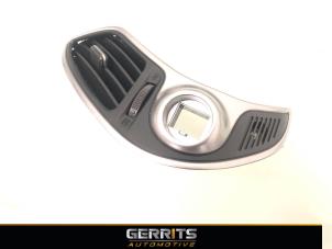 Usagé Grille aération tableau de bord Hyundai iX35 (LM) 1.6 GDI 16V Prix € 32,98 Règlement à la marge proposé par Gerrits Automotive