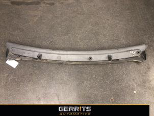 Used Cowl top grille Opel Vivaro 1.9 DI Price € 33,25 Inclusive VAT offered by Gerrits Automotive