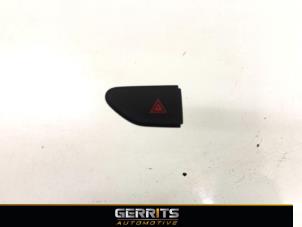 Used Panic lighting switch Renault Captur (2R) 0.9 Energy TCE 12V Price € 10,98 Margin scheme offered by Gerrits Automotive