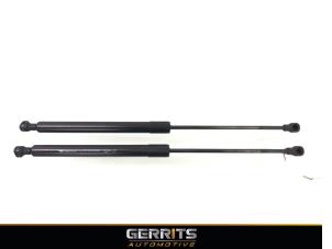 Used Set of tailgate gas struts Renault Captur (2R) 0.9 Energy TCE 12V Price € 21,98 Margin scheme offered by Gerrits Automotive
