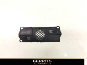 Usados Interruptor de calefactor luneta Fiat 500C (312) 0.9 TwinAir 85 Precio € 38,48 Norma de margen ofrecido por Gerrits Automotive