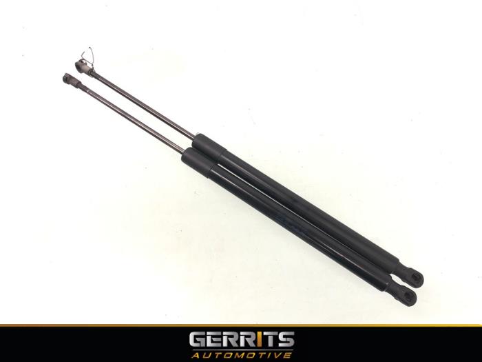 Set of tailgate gas struts from a Volkswagen Golf VII (AUA) 1.2 TSI 16V 2013