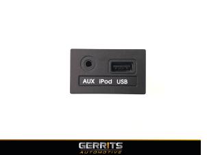 Begagnade AUX/USB-anslutning Hyundai i10 (F5) 1.1i 12V Pris € 19,99 Marginaltabell erbjuds av Gerrits Automotive BV