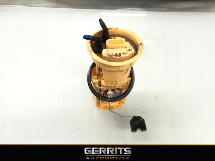 Usagé Pompe à carburant Volkswagen Transporter/Caravelle T5 2.0 TDI DRF Prix € 90,74 Prix TTC proposé par Gerrits Automotive BV