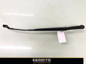 Used Front wiper arm Kia Venga 1.6 CVVT 16V Price € 21,98 Margin scheme offered by Gerrits Automotive