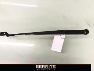 Used Front wiper arm Kia Venga 1.6 CVVT 16V Price € 21,98 Margin scheme offered by Gerrits Automotive