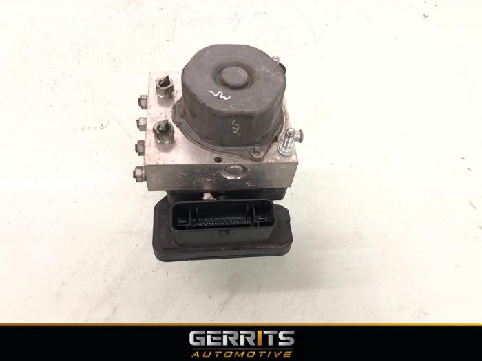 Begagnade ABS-pump Peugeot 108 1.0 12V Pris € 149,99 Marginaltabell erbjuds av Gerrits Automotive BV