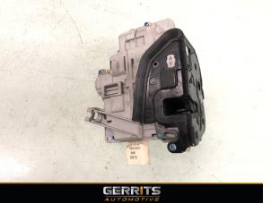 Usagé Serrure portière mécanique 2portes droite Audi A4 Cabrio (B7) 3.2 FSI V6 24V Quattro Prix € 82,48 Règlement à la marge proposé par Gerrits Automotive
