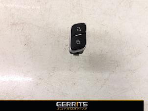 Used Central locking switch Ford Focus 4 1.0 Ti-VCT EcoBoost 12V 100 Price € 21,98 Margin scheme offered by Gerrits Automotive