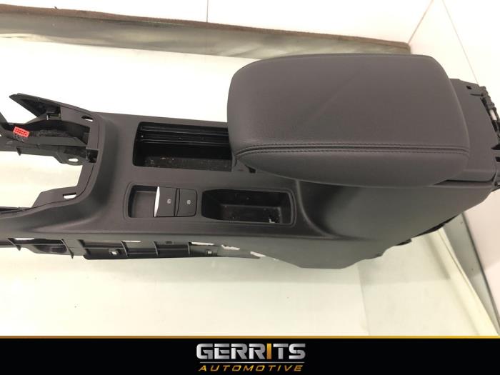 Console central d'un Ford Focus 4 1.0 Ti-VCT EcoBoost 12V 100 2019