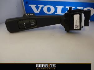 Usados Interruptor de indicador de dirección Volvo V60 I (FW/GW) 2.0 D4 16V Precio € 27,44 Norma de margen ofrecido por Gerrits Automotive