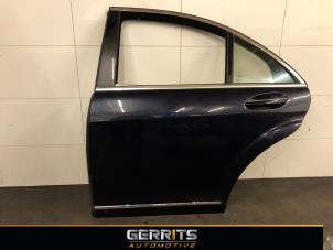 Używane Drzwi lewe tylne wersja 4-drzwiowa Mercedes S (W221) 3.5 S-400 24V BlueHybrid Cena € 349,99 Procedura marży oferowane przez Gerrits Automotive