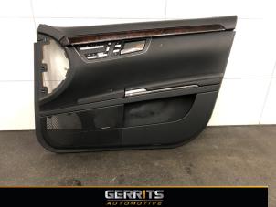 Używane Tapicerka drzwi prawych przednich wersja 4-drzwiowa Mercedes S (W221) 3.5 S-400 24V BlueHybrid Cena € 109,98 Procedura marży oferowane przez Gerrits Automotive