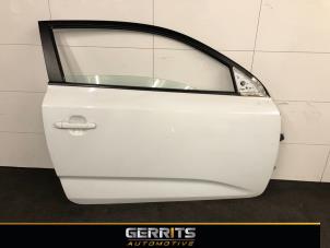 Używane Drzwi prawe wersja 2-drzwiowa Kia Cee'd (EDB5) 1.6 CRDi 16V Cena € 219,98 Procedura marży oferowane przez Gerrits Automotive