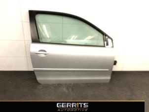 Używane Drzwi prawe wersja 2-drzwiowa Volkswagen Polo IV (9N1/2/3) 1.4 16V 75 Cena € 109,98 Procedura marży oferowane przez Gerrits Automotive