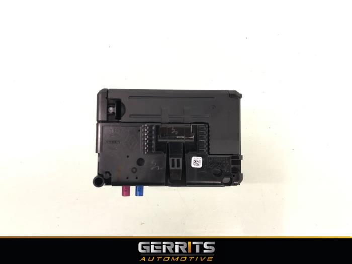 Używane Modul Bluetooth Renault Captur II (RJB) 1.0 TCe 12V Cena € 137,48 Procedura marży oferowane przez Gerrits Automotive BV