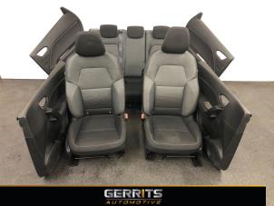 Używane Zestaw powlok (kompletny) Renault Captur II (RJB) 1.0 TCe 12V Cena € 649,99 Procedura marży oferowane przez Gerrits Automotive