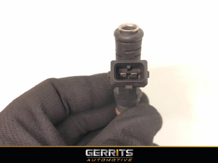 Injector (petrol injection) from a Ford Fiesta 6 (JA8) 1.25 16V 2012