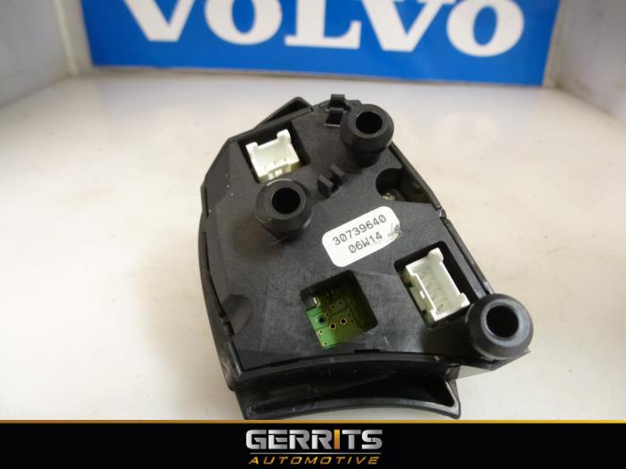 Steering wheel mounted radio control from a Volvo S80 (AR/AS) 2.5 T Turbo 20V 2006