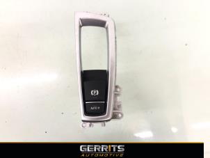Gebrauchte Handbremse Schalter BMW 5 serie (F10) 520d 16V Preis € 27,48 Margenregelung angeboten von Gerrits Automotive BV