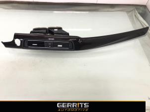 Używane Kratka wentylacyjna deski rozdzielczej BMW 5 serie (F10) 520d 16V Cena € 192,48 Procedura marży oferowane przez Gerrits Automotive