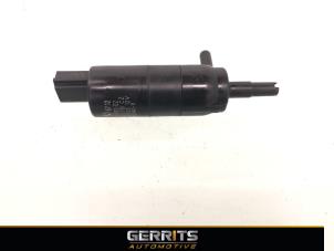 Used Headlight washer pump BMW 5 serie (F10) 520d 16V Price € 32,98 Margin scheme offered by Gerrits Automotive