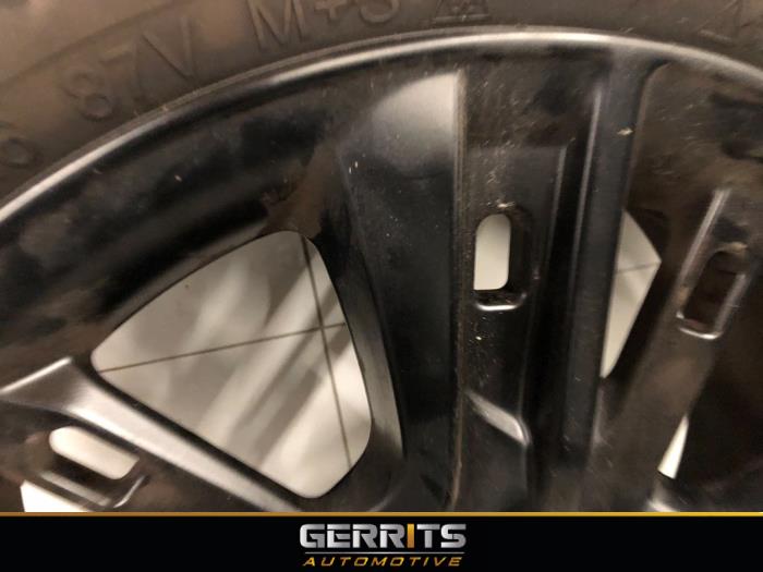 Wheel + tyre from a Honda Jazz (GR) 1.5 eHEV 16V 2021