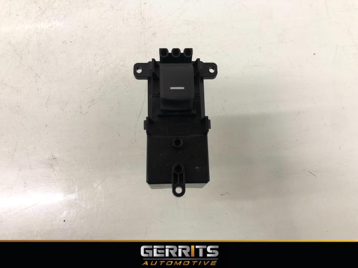 Usados Interruptor de ventanilla eléctrica Honda Jazz (GR) 1.5 e:HEV 16V Precio € 27,48 Norma de margen ofrecido por Gerrits Automotive BV