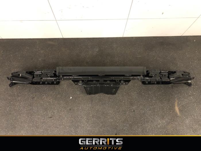 Rear bumper frame from a Toyota Hilux VI 2.4 D 16V 4WD 2016