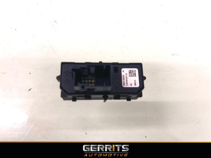 Start/stop switch from a Opel Corsa F (UB/UH/UP) 1.2 Turbo 12V 100 2020