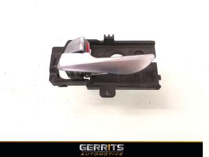 Usagé Poignée de porte arrière gauche Hyundai i10 (B5) 1.0 12V Prix € 21,98 Règlement à la marge proposé par Gerrits Automotive