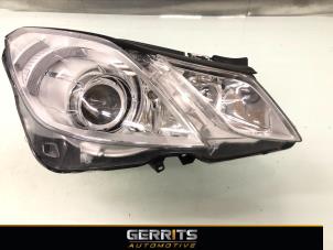 Używane Reflektor prawy Mercedes E (C207) E-200 CGI 16V BlueEfficiency Cena € 749,99 Procedura marży oferowane przez Gerrits Automotive