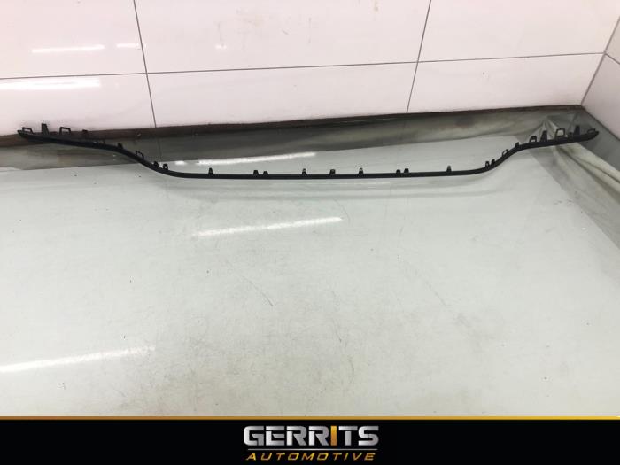 Begagnade Dekorstripe Mercedes C (W205) C-160 1.6 16V Pris € 49,99 Marginaltabell erbjuds av Gerrits Automotive BV