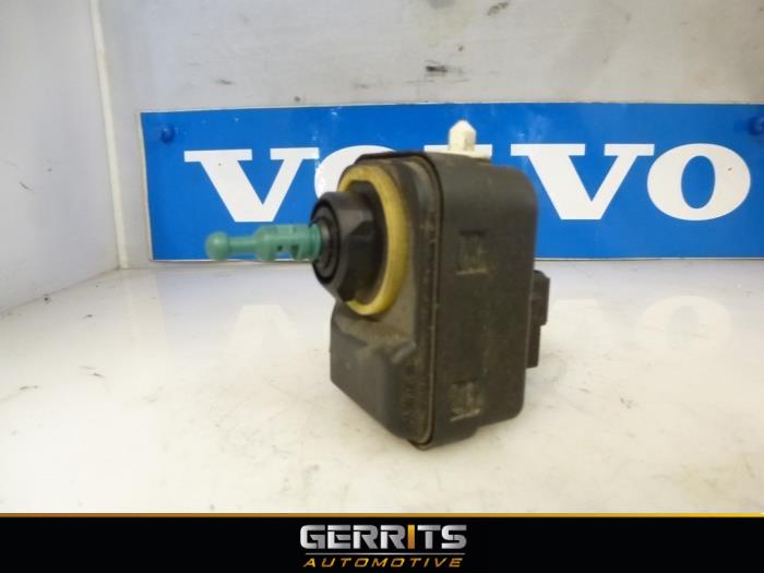 Używane Silnik reflektora Volvo S60 I (RS/HV) 2.4 20V 140 Cena € 19,99 Procedura marży oferowane przez Gerrits Automotive BV