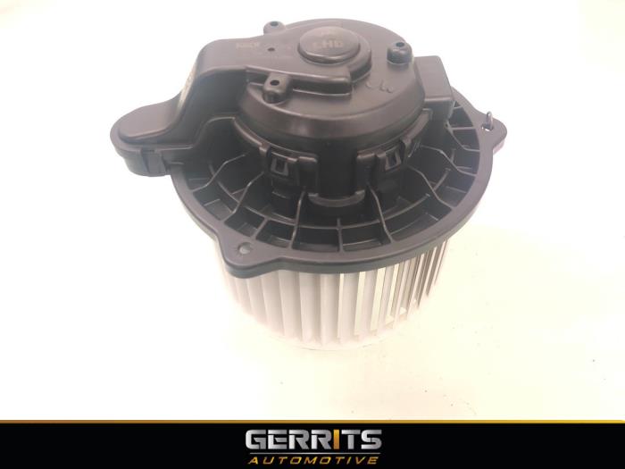 Heating and ventilation fan motor from a Kia Picanto (JA) 1.0 T-GDI 12V 2021