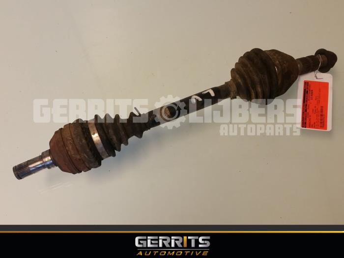 Front drive shaft, left from a Opel Vectra C GTS 2.2 16V 2003