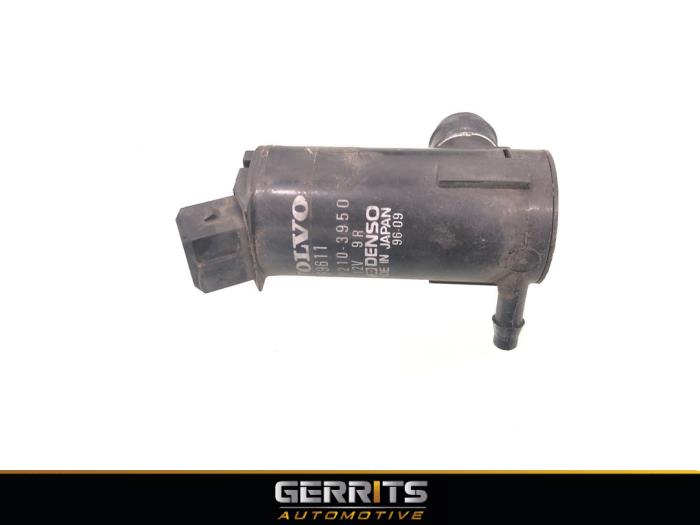 Windscreen washer pump from a Volvo V70 (SW) 2.4 20V 140 2001