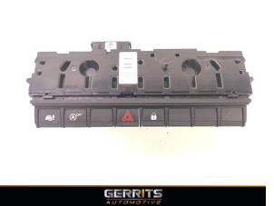 Used Panic lighting switch Renault Master IV (EV/HV/UV/VA/VB/VD/VF/VG/VJ) 2.3 dCi 150 16V FWD Price € 60,49 Inclusive VAT offered by Gerrits Automotive