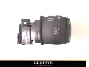 Used Steering wheel mounted radio control Renault Master IV (EV/HV/UV/VA/VB/VD/VF/VG/VJ) 2.3 dCi 150 16V FWD Price € 30,24 Inclusive VAT offered by Gerrits Automotive