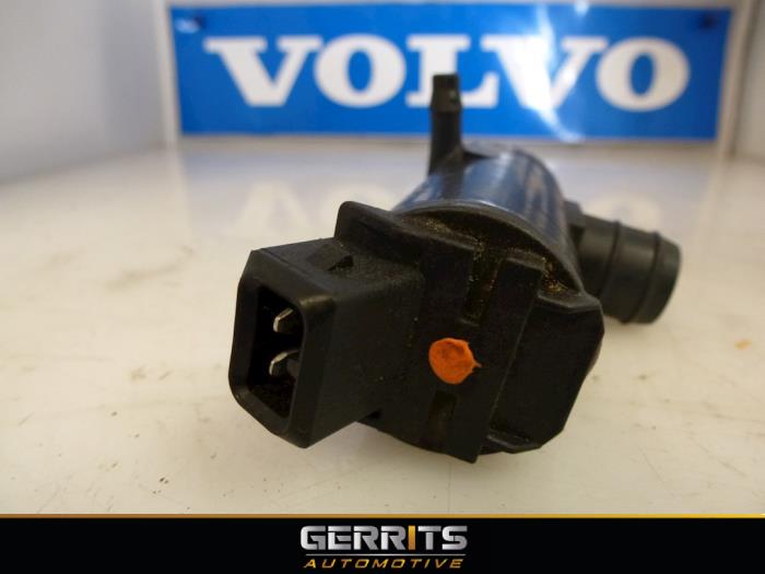 Windscreen washer pump from a Volvo S70 2.5 10V 1999