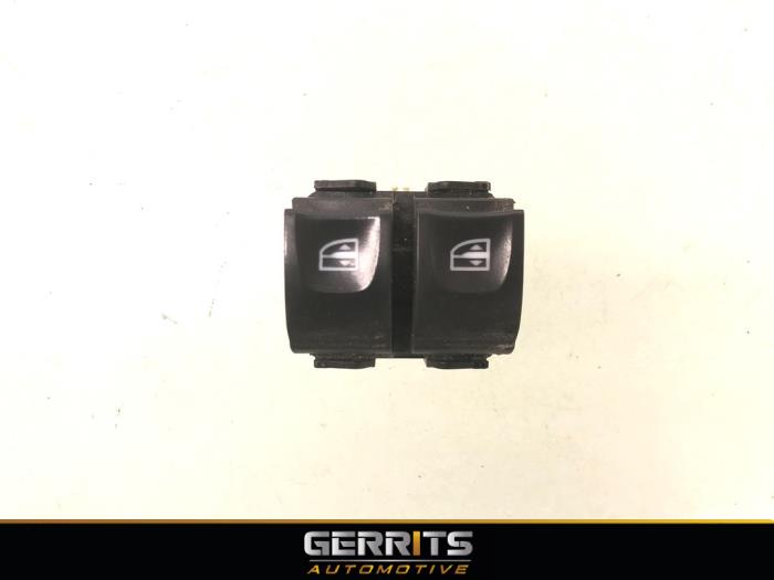Usados Interruptor de ventanilla eléctrica Renault Zoé (AG) 46kW Precio € 19,99 Norma de margen ofrecido por Gerrits Automotive BV