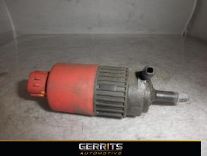 Used Rear screen washer pump Volvo V40 (VW) 1.6 16V Price € 19,99 Margin scheme offered by Gerrits Automotive